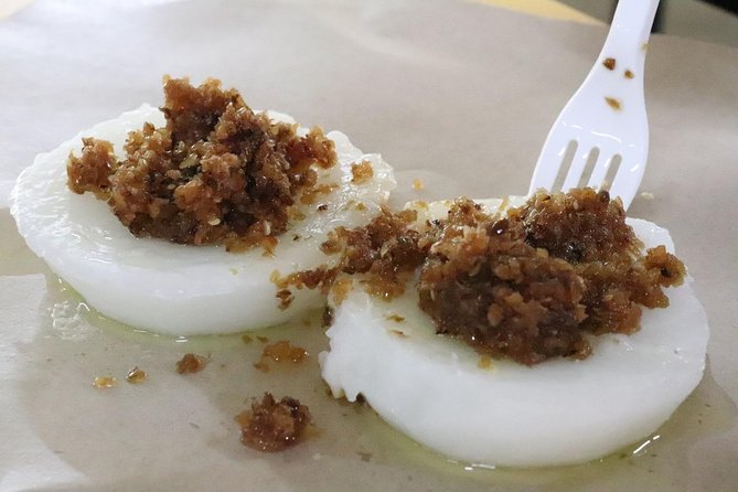 Singapore Chinatown Market Private Food Tour with 7 Food Tastings - Buddha Tooth Relic Temple and a quieter rooftop pause