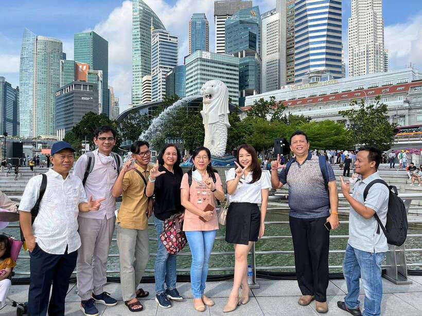 Singapore: City Highlights Walking Tour & Singapore River - Why the Singapore River is the right place to begin