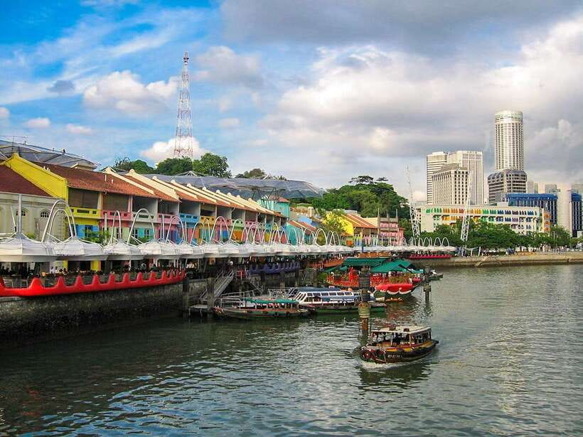 Singapore: City Highlights Walking Tour & Singapore River - Clarke Quay and Boat Quay: old waterfront, new city