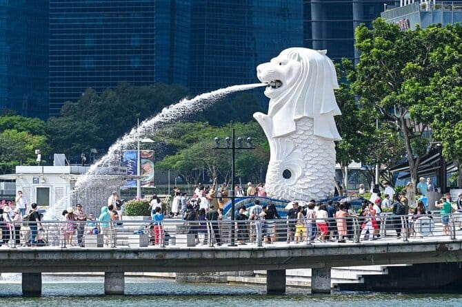 Singapore Cycling Tour - Rail Corridor, Civic District, & Food! - Marina Bay brings the route to a big finish