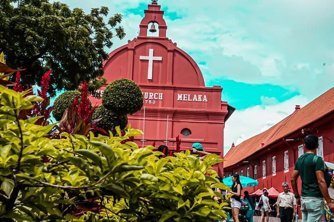 Singapore Cycling Tour - Rail Corridor, Civic District, & Food! - What the guide and group size add