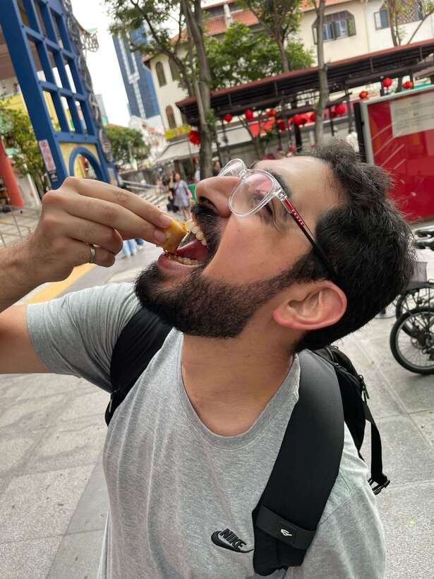 Singapore: Food and Bike Tour - Downtown - A food tour that keeps moving through downtown