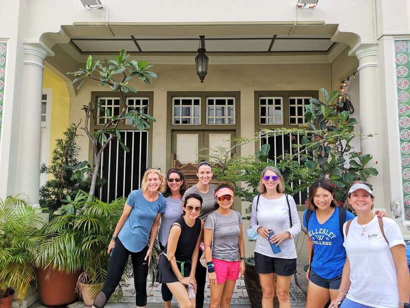 Singapore: Food and Bike Tour: Katong District - Reaching East Coast Beach