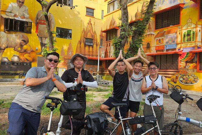 Singapore Food & Bike Tour - Downtown - Merlion Park and Singapore’s best-known symbol