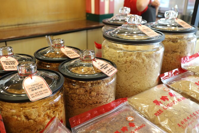 Singapore Foodie Experience Guided Tour with 5 dishes Tasting - Practical details that affect your day