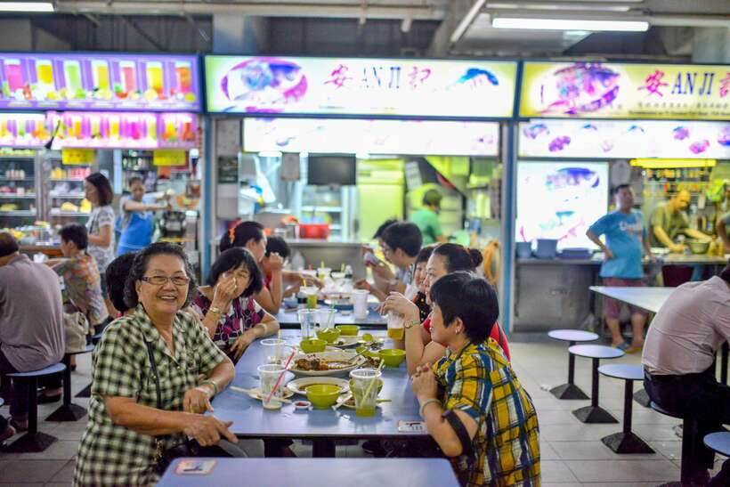 Singapore: Foodie Experience Guided Tour with 5 Tastings - Why this Chinatown food walk works so well