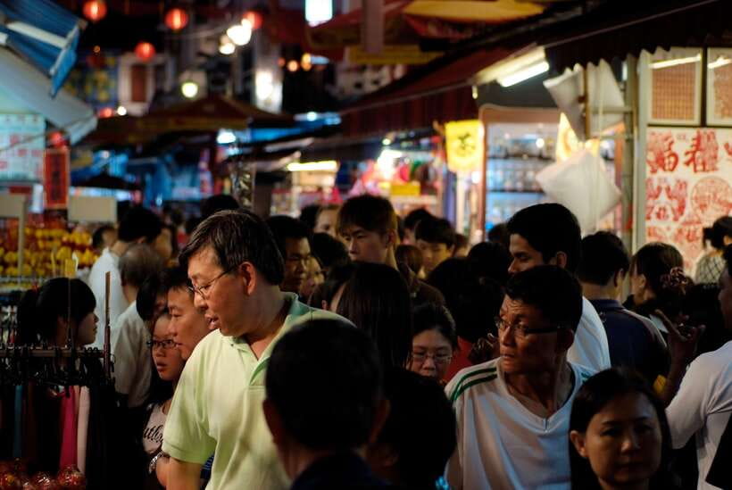Singapore: Foodie Experience Guided Tour with 5 Tastings - Booking value and cancellation flexibility