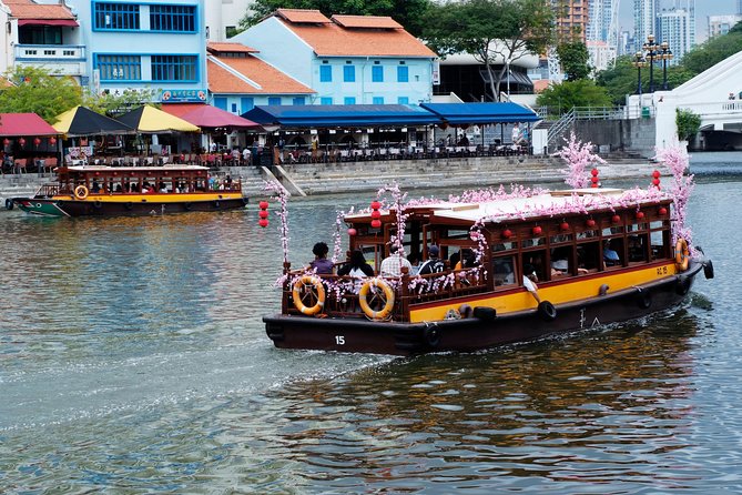 Singapore Group History & Culture Walking Tour - From the river traders to the bumboat