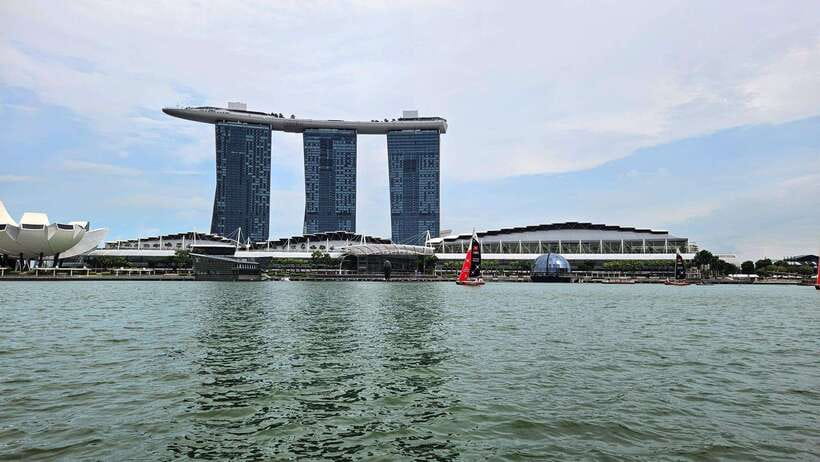 Singapore: Guided City Tour by Amphibious Duck Boat - Comfort, noise, and family appeal