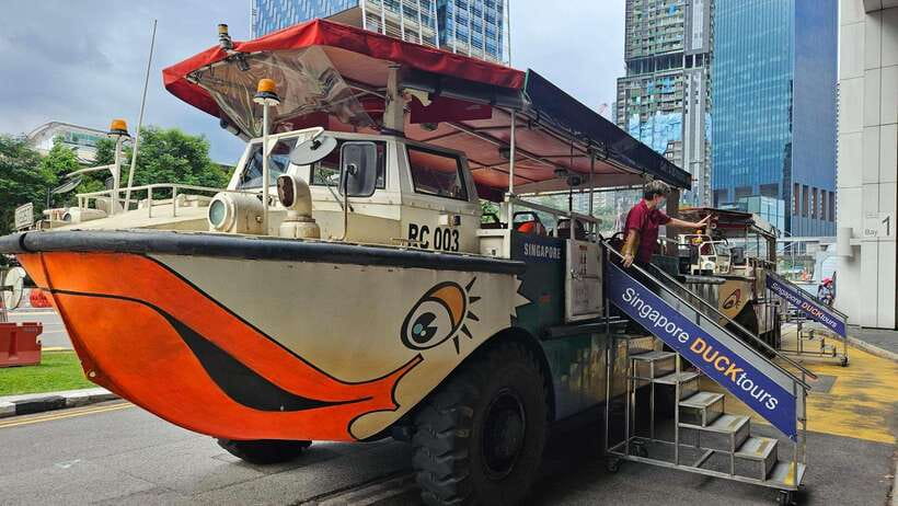 Singapore: Guided City Tour by Amphibious Duck Boat - Starting at Suntec City and entering Singapore’s Civic District