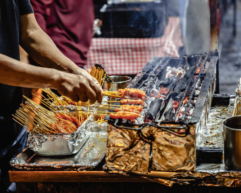 Singapore: Hawker Culture Food Tour and Sightseeing - Riding the MRT to Marina Bay