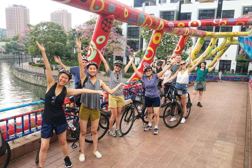 Singapore: Historical Half-Day Bike Tour - Raffles, War Memory, and the Colonial Center