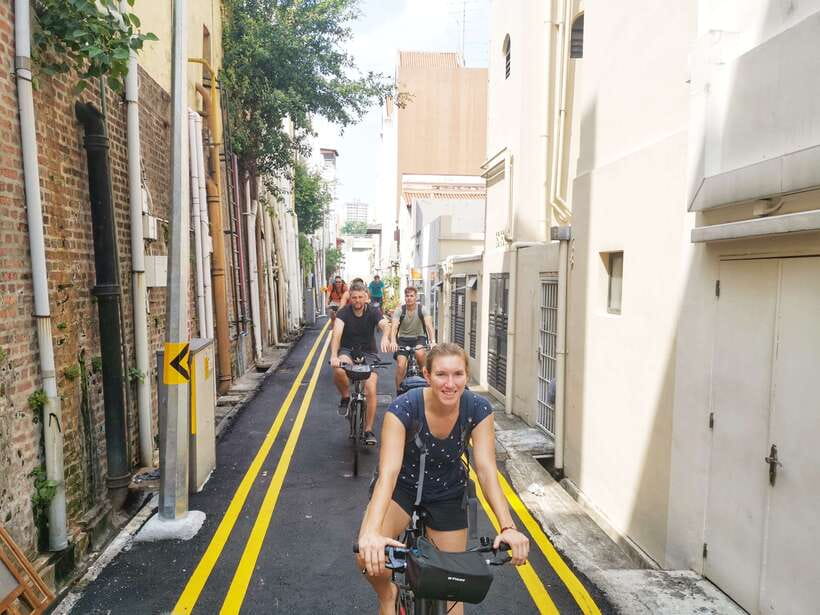 Singapore: Historical Half-Day Bike Tour - Chinatown and the Local Snack Stop