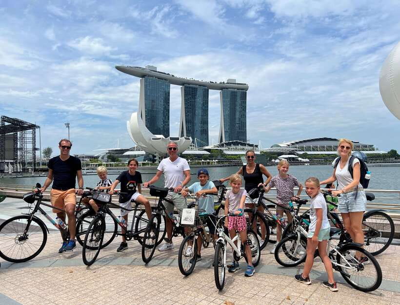 Singapore: Historical Half-Day Bike Tour - Public Housing, Markets, and Riverfront Wealth