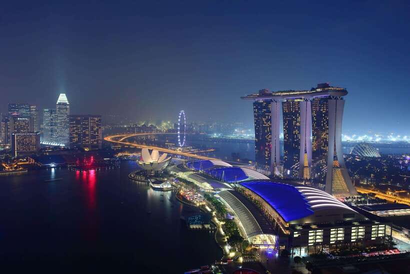 Singapore: Lau Pa Sat Night Street Food with Marina Bay Walk - Amoy Street Food Centre: a gentle first taste