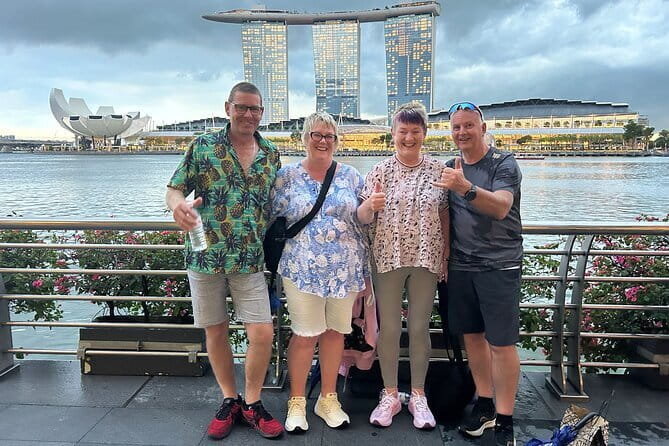 Singapore light to night : River Cruise & 02 Stunning Light Shows - Civic District stops with real context
