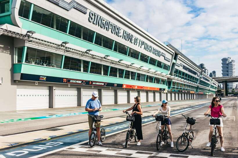 Singapore: Lion City Highlights Bike Tour - Merlion Park and the classic photo stop