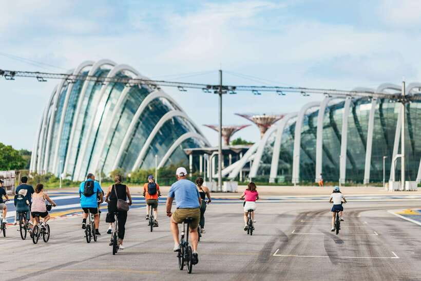Singapore: Lion City Highlights Bike Tour - Little India requires extra care