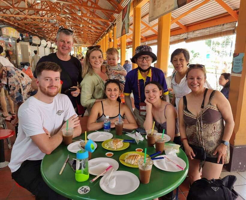 Singapore: Local Hawker Food Tour with Tastings - Key points at a glance