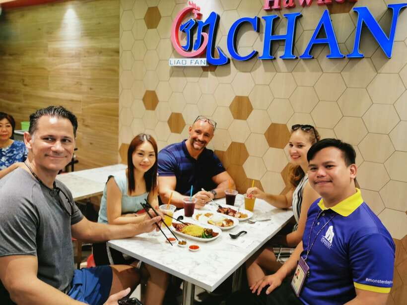 Singapore: Local Hawker Food Tour with Tastings - Maxwell Food Centre and the famous-stall advantage