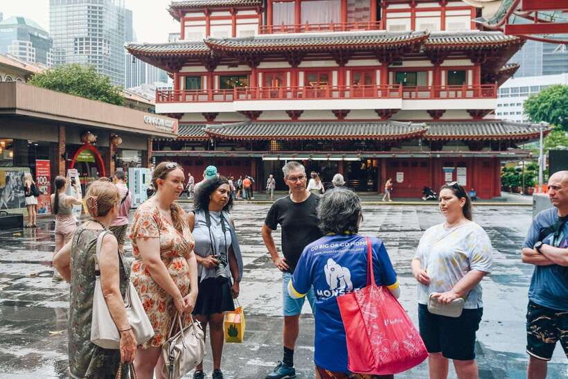 Singapore: Local Hawker Food Tour with Tastings - Group size, pace, and guide style