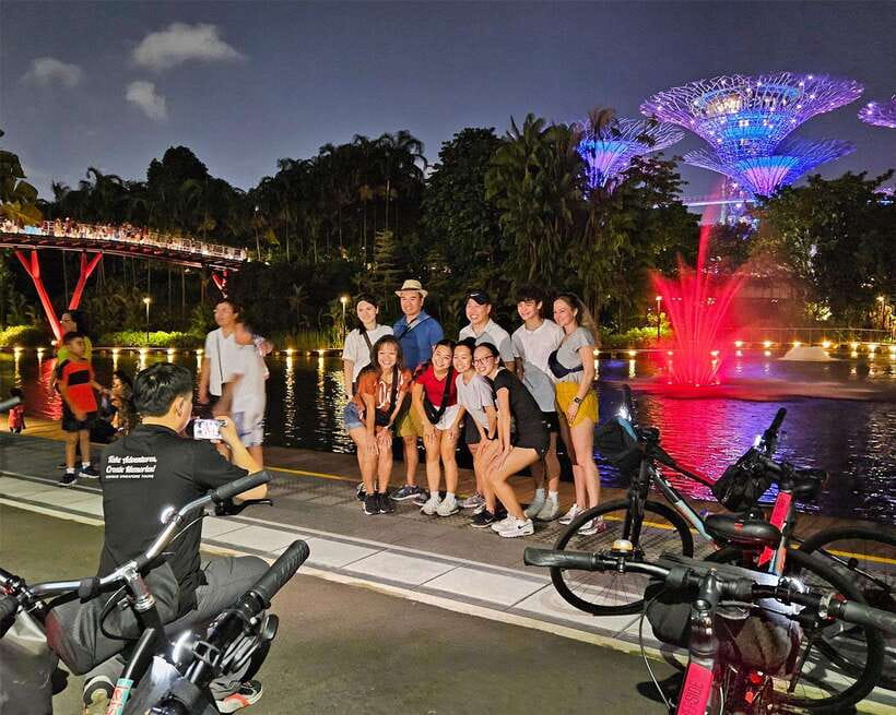 Singapore: Marina Bay Night Tour by Bicycle - Esplanade, Merlion and Marina Bay Sands