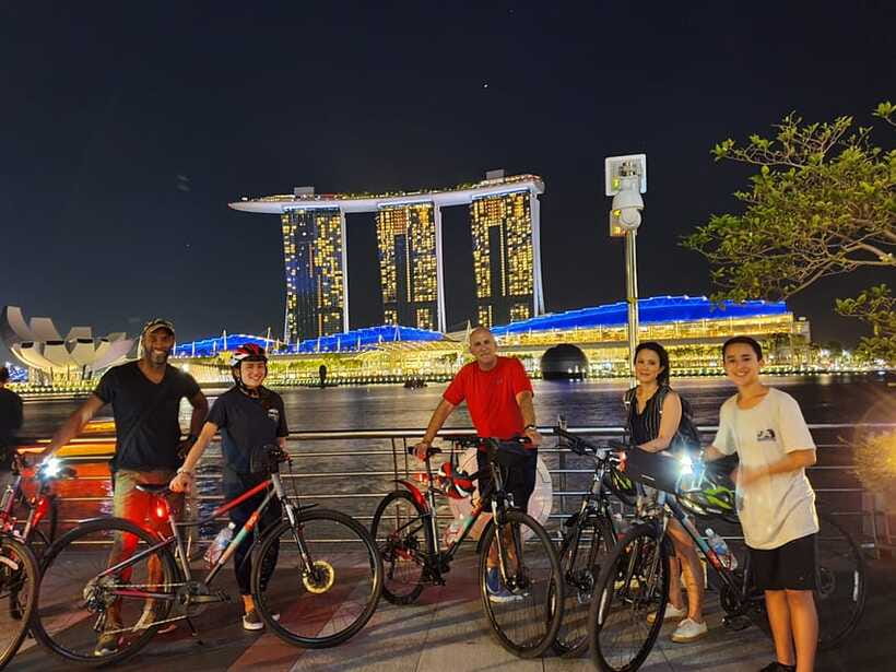Singapore: Marina Bay Night Tour by Bicycle - Timing the Marina Bay Sands light show