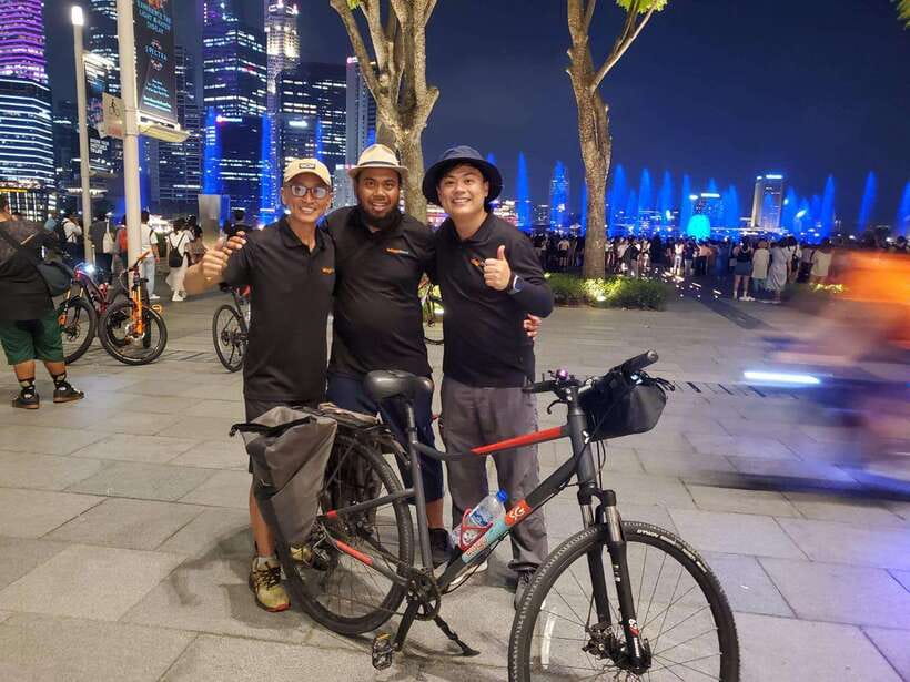 Singapore: Marina Bay Night Tour by Bicycle - Starting at Crawford Lane