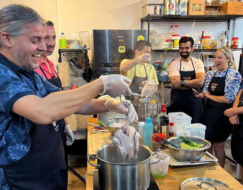Singapore: Market-to-Table Experience and Cooking Class - The coffee-shop breakfast adds local flavor