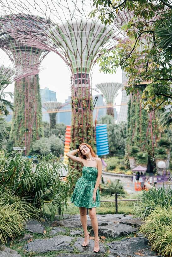 Singapore: Moments in the City Private Photography Session - Posed portraits and candid photographs work together