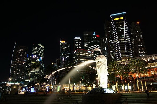 Singapore Nightlife: Street Food, Night Views and Drinks - Raffles Place and the speakeasy stop