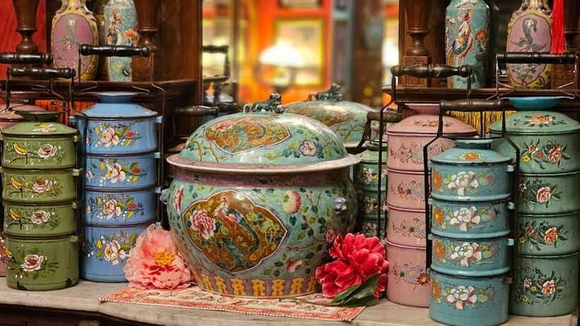 Singapore: Peranakan Culture, Cuisine & Hidden Treasures - Pace, Group Size, and Practical Comfort