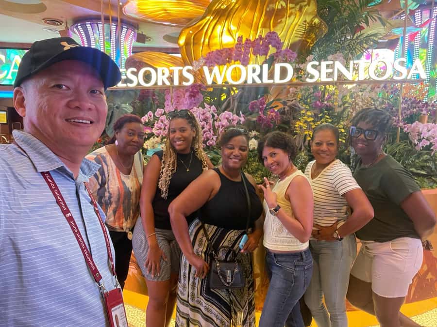 Singapore: Private Customizable Singapore Tour - Marina Bay Sands and the waterfront view