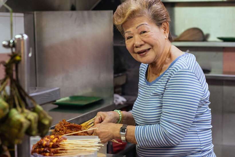 Singapore: Private Food Tour – 10 Tastings with Locals - Key points to know before booking