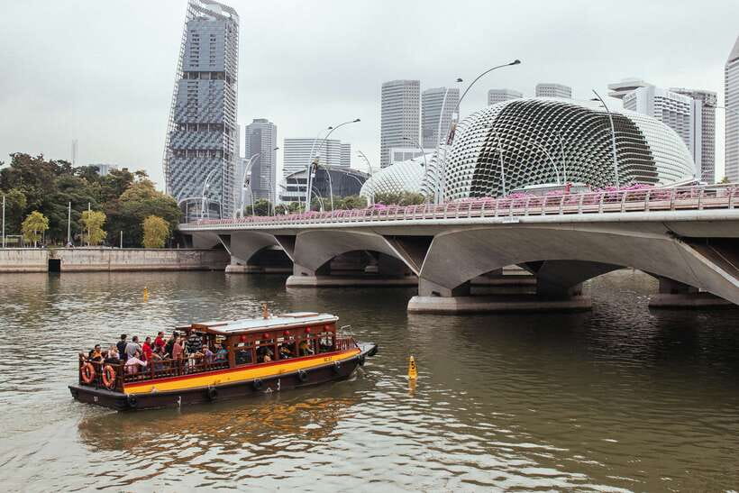 Singapore: Private Tour w/ Locals – Highlights & Hidden Gems - What the $168 price means