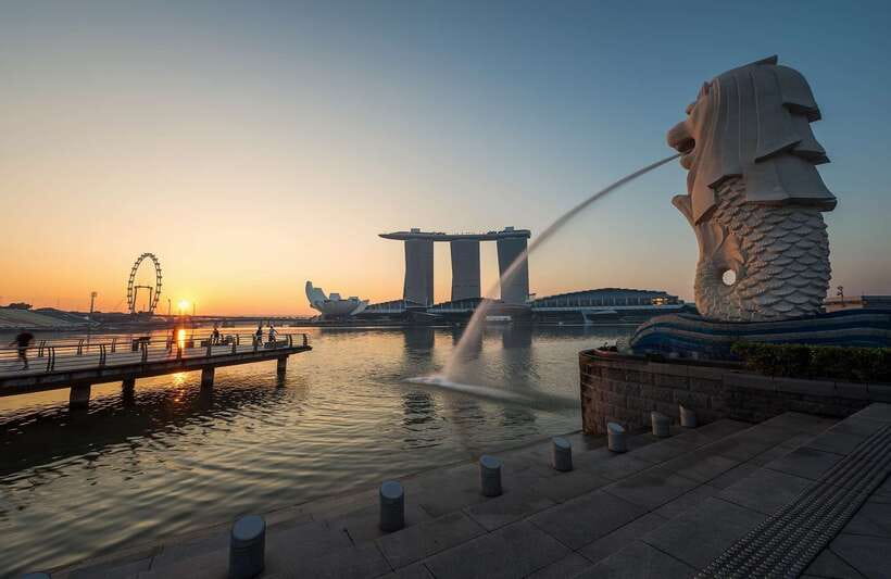 Singapore: Private Walking Tour with a Local - Chinatown, temples, and the details you could miss