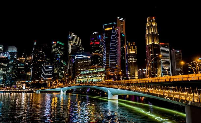 Singapore: Private Walking Tour with a Local - Accessibility, language, and cancellation details