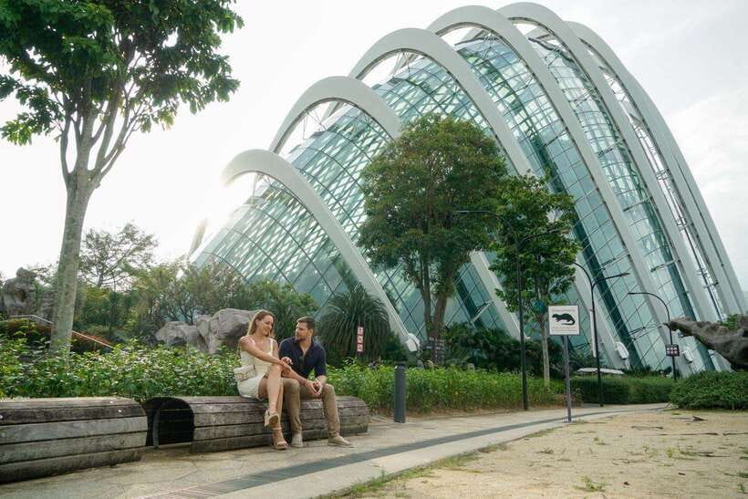 Singapore: Professional photoshoot at Gardens by the Bay - Accessibility, languages, and practical limits