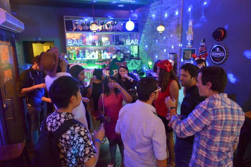 Singapore Pub Crawl - Party like a Local - Dress correctly or risk a problem at the door