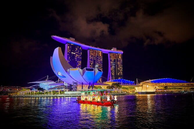 Singapore River Cruise Tour with E-Tickets - The Merlion from the water