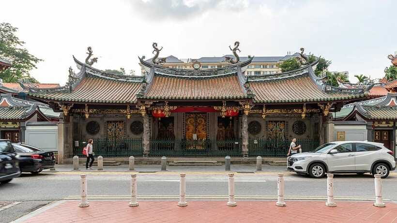 Singapore: Shared City Tour by Van/Bus - The Sovereign shopping stop