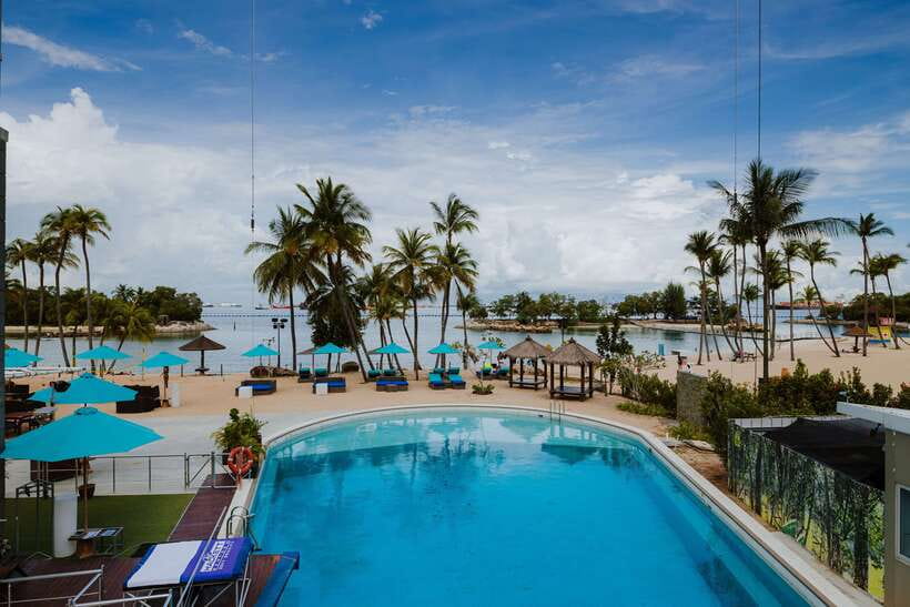 Singapore: Skypark Sentosa by AJ Hackett - The Giant Swing offers speed instead of a straight drop