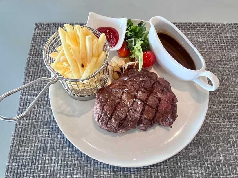 Singapore: Southern Island Cruise & Dining at Clubhouse - The clubhouse meal after sailing