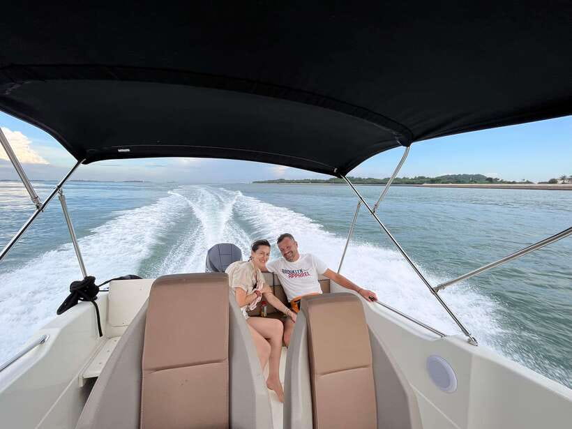 Singapore: Southern Island Speedboat Tour - Toward Fort Siloso Jetty, Keppel Harbour, and Dragon Tooth