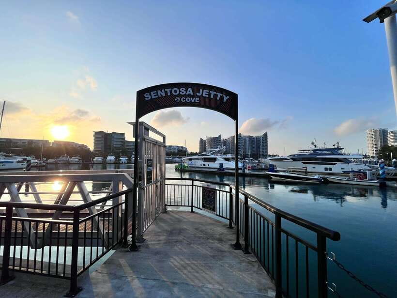 Singapore: Southern Island Speedboat Tour - Sentosa’s Beaches From the Water