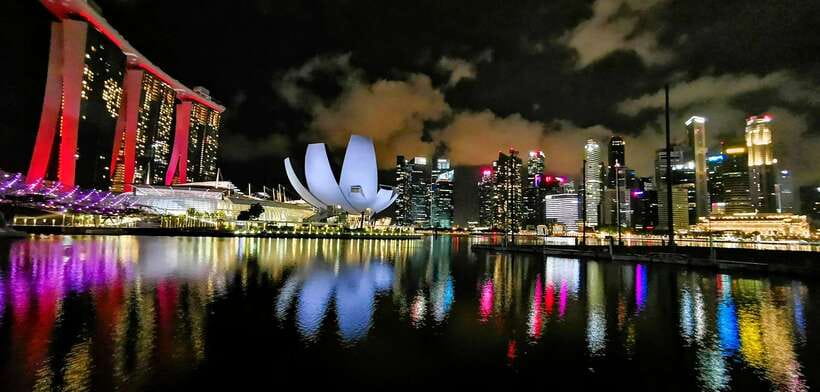 Singapore: Sunset City Tour by Kick Scooter - Esplanade, the war memorial, and Raffles Hotel