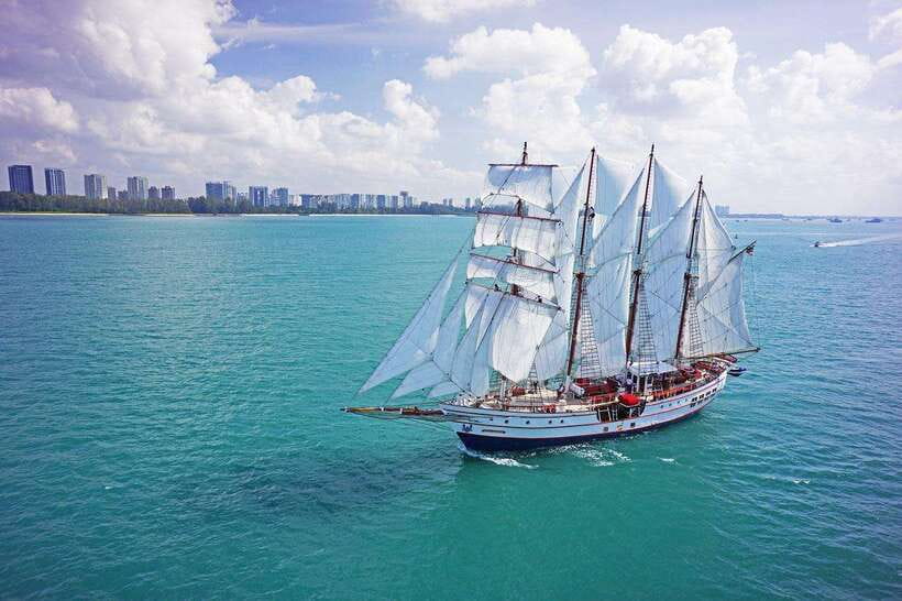 Singapore: Sunset Tall Ship Cruise with 4-Course Meal - Dinner With Singapore Moving Past Your Window