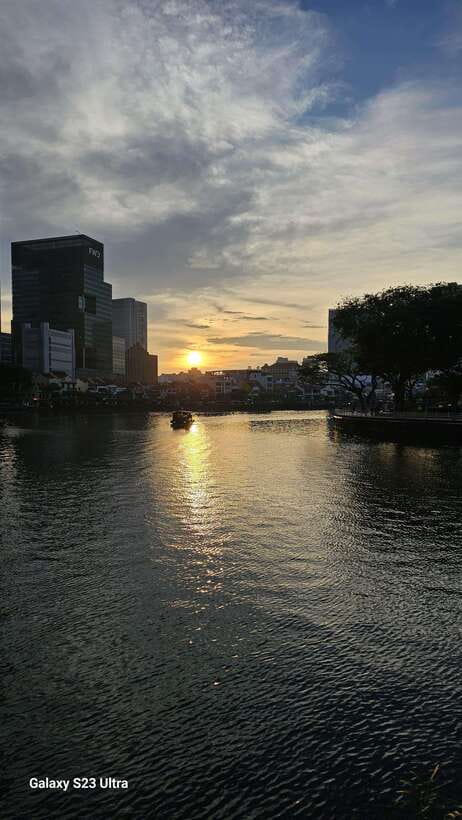Singapore Twilights with River Cruise & Light Shows - Clarke Quay to Merlion Park by boat