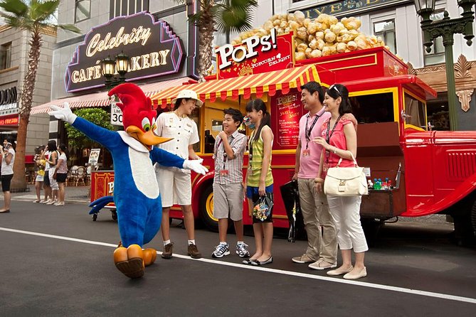 Singapore Universal Studio & S.E.A Aquarium-COMBO One-Day Pass(Shared transfer) - Two Sentosa attractions packed into one day