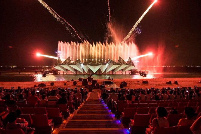 Singapore: Wings of Time Fireworks Symphony - Following Shahbaz through time